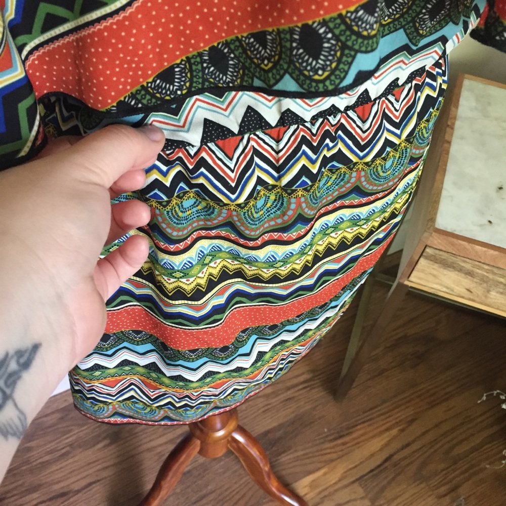 🎉 GLAM Ruffle Top Patterned Mini Dress - Picture 5 of 8